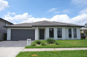 Kellyville Adorable 4 Br Home near Parks & Shops